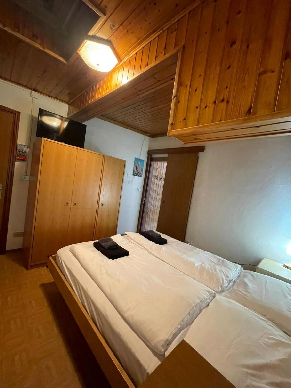 Pera Picchio Rosso - Stanza Privata Con Bagno In Val Di Fassa酒店 外观 照片