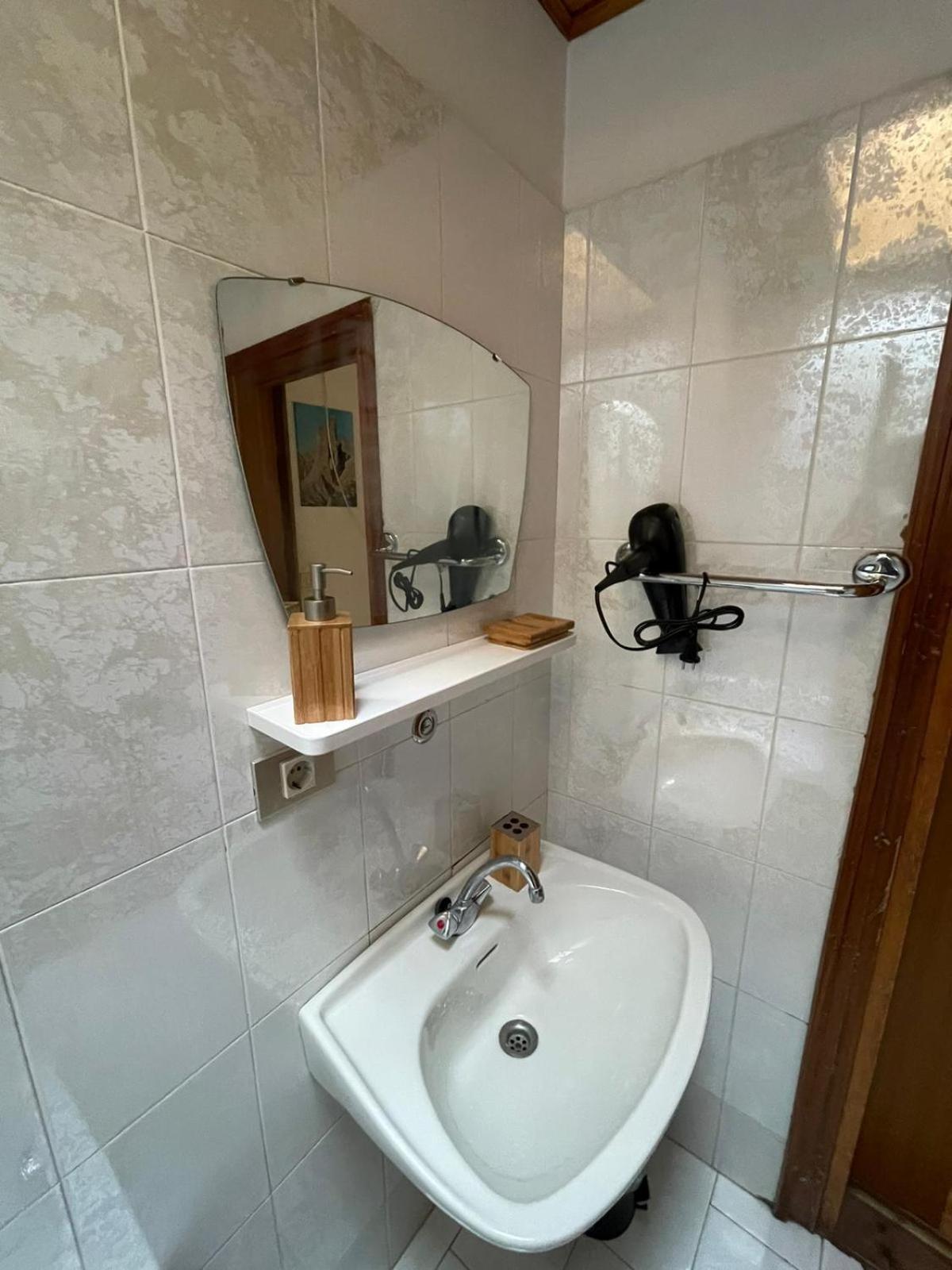 Pera Picchio Rosso - Stanza Privata Con Bagno In Val Di Fassa酒店 外观 照片