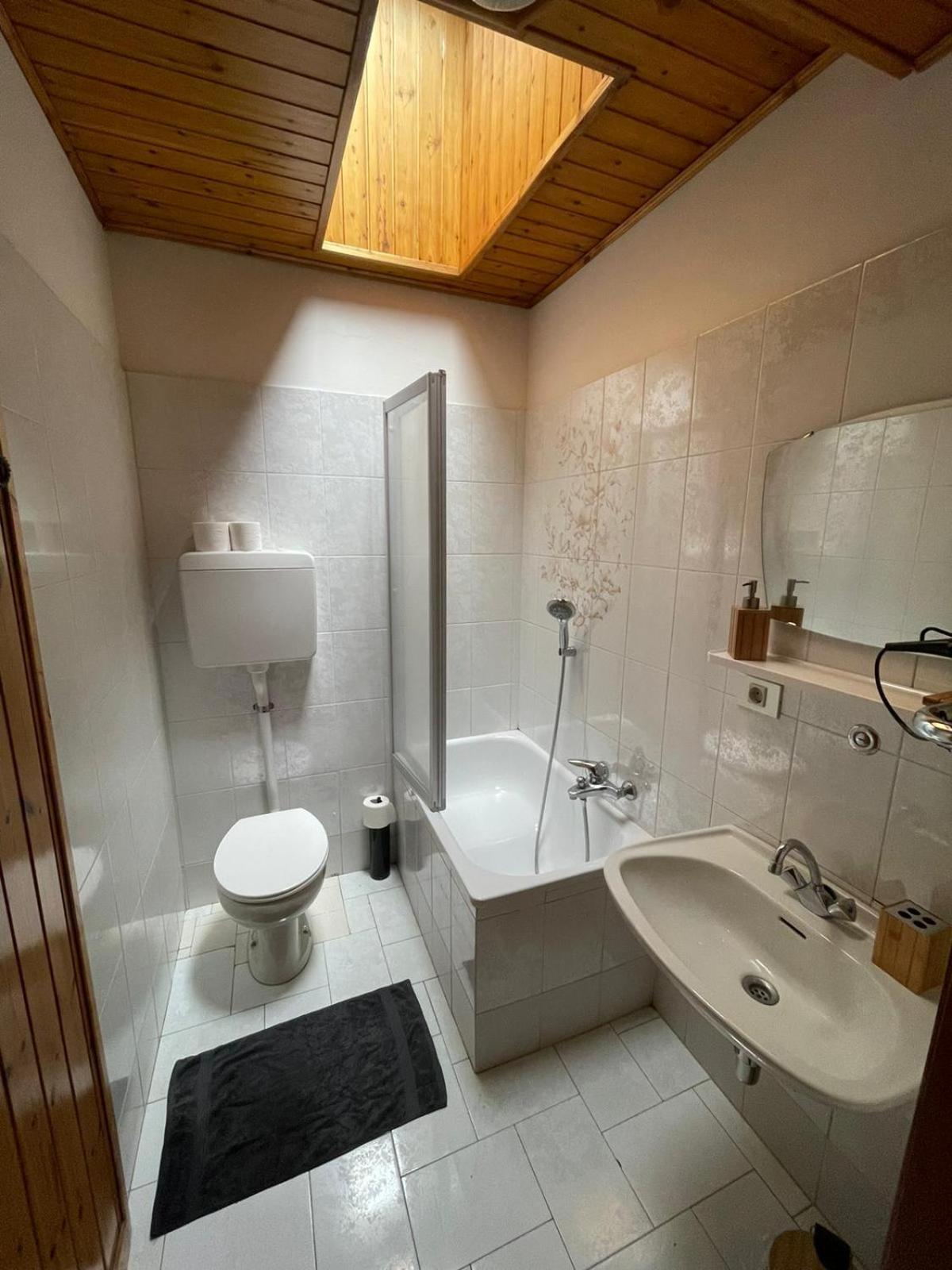 Pera Picchio Rosso - Stanza Privata Con Bagno In Val Di Fassa酒店 外观 照片