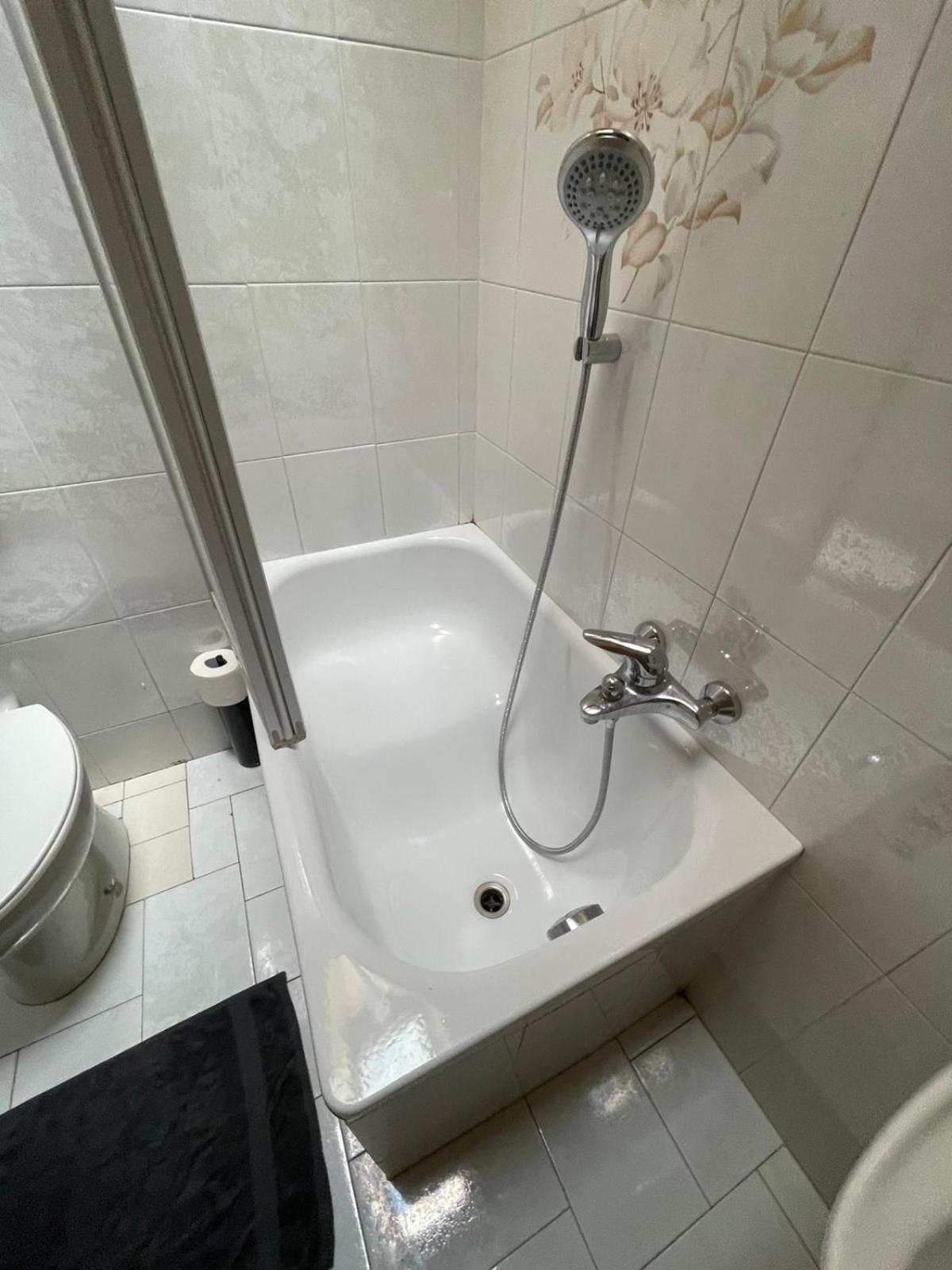 Pera Picchio Rosso - Stanza Privata Con Bagno In Val Di Fassa酒店 外观 照片